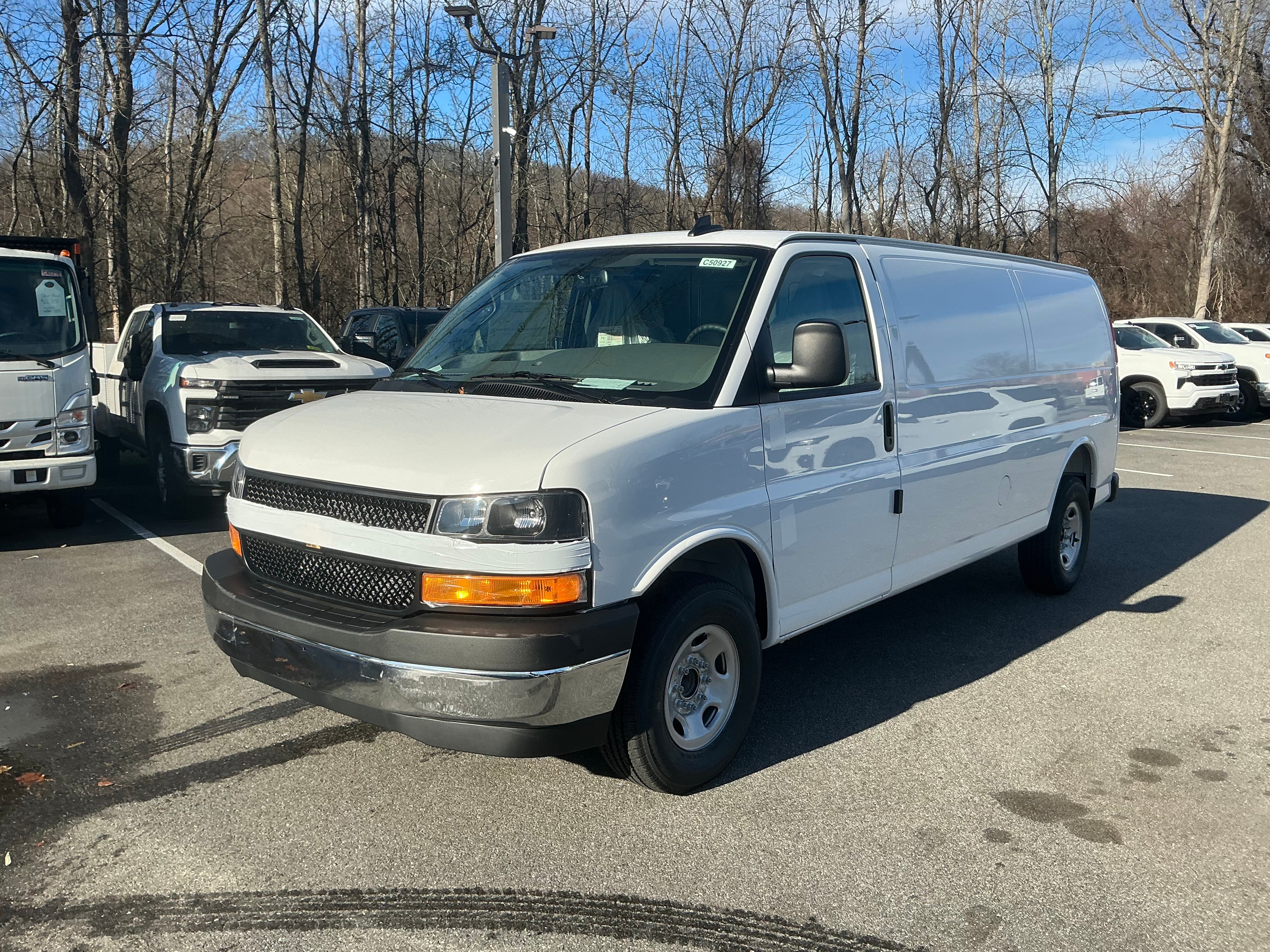 2025 Chevrolet Express Cargo 3500 WT