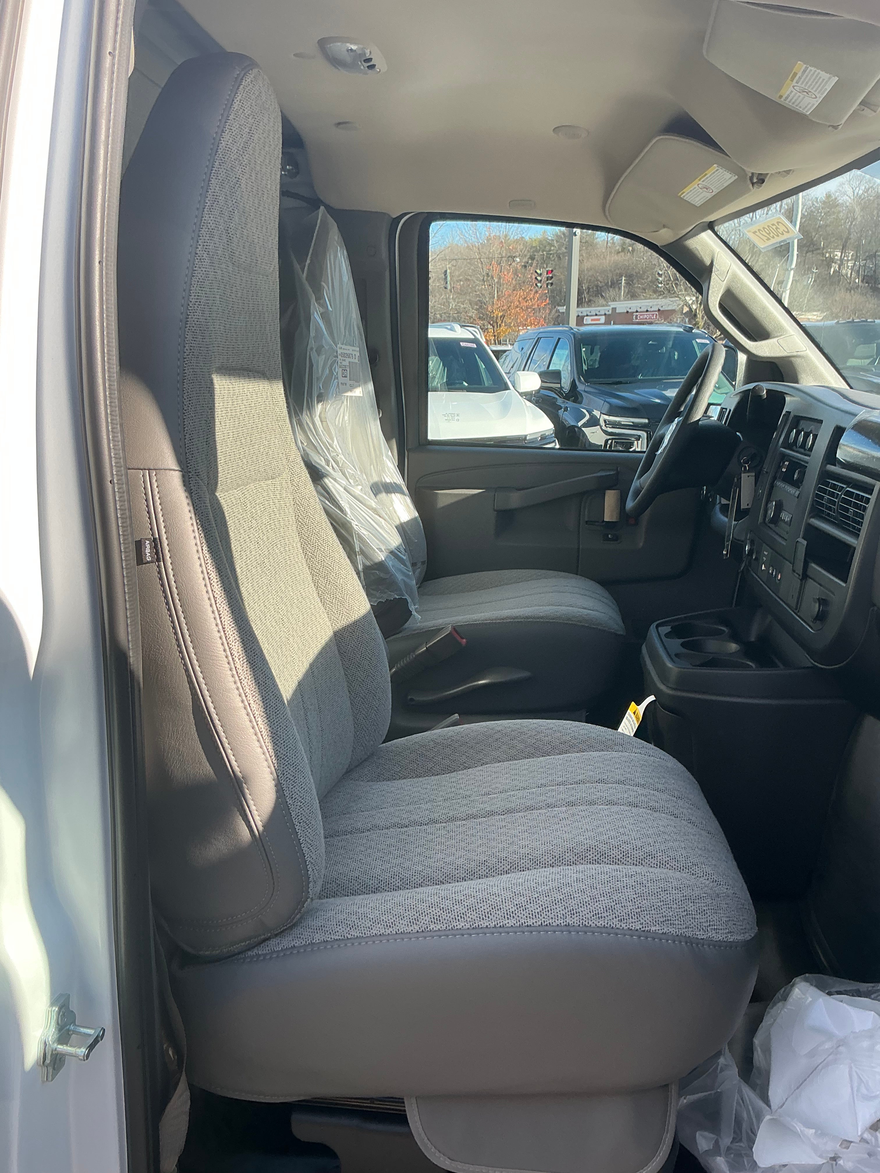 2025 Chevrolet Express Cargo 3500 WT