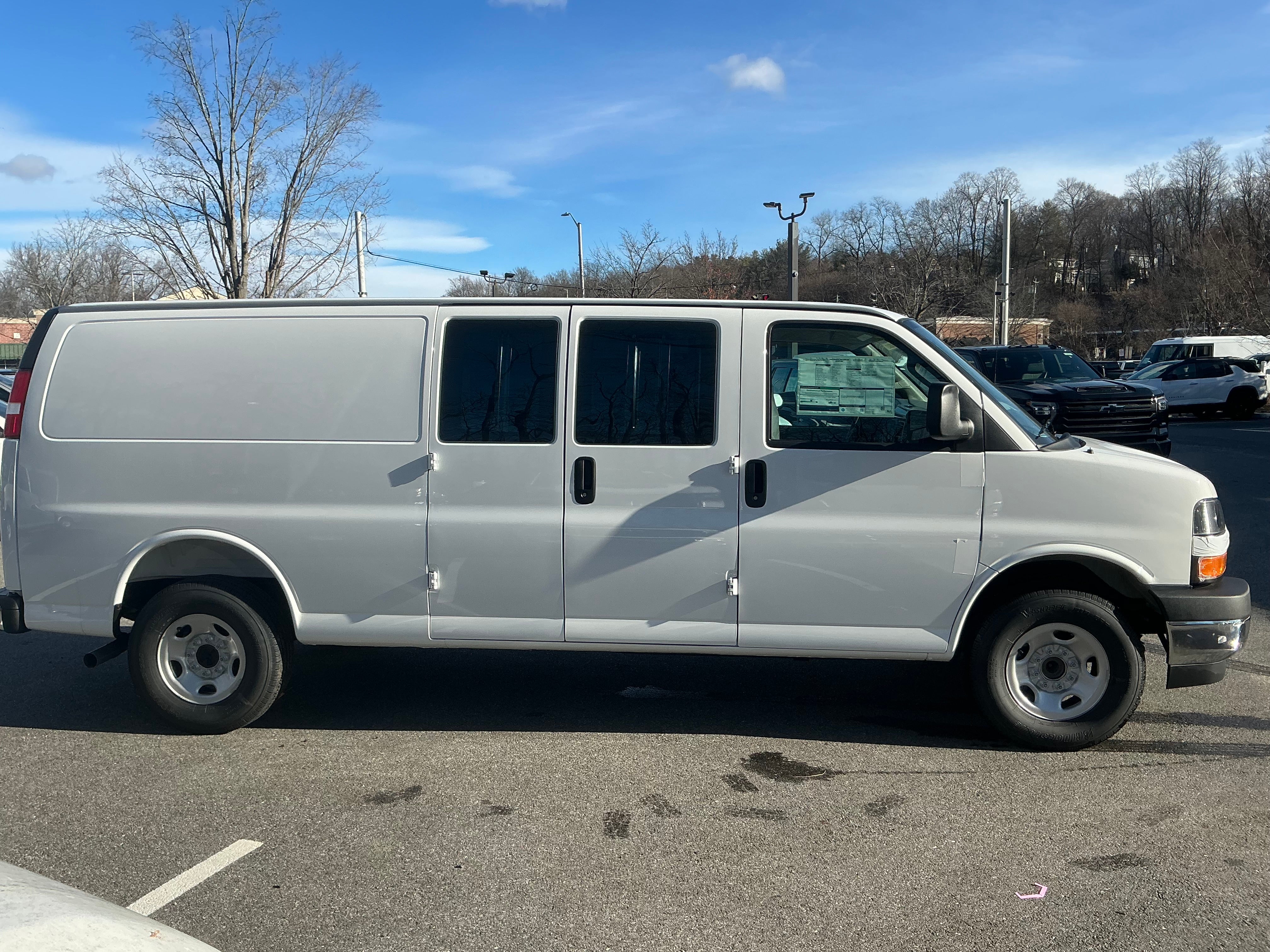 2025 Chevrolet Express Cargo 3500 WT