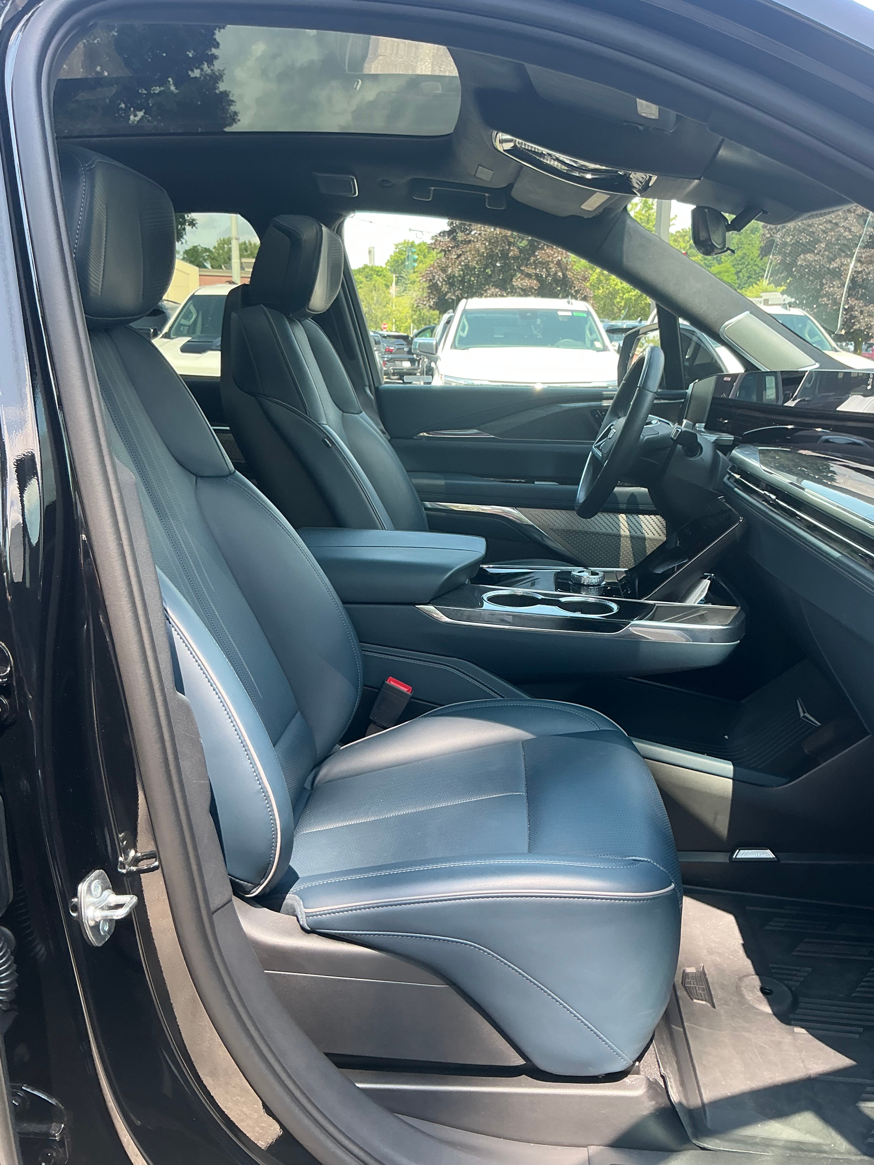 2025 Cadillac ESCALADE IQ Luxury 2