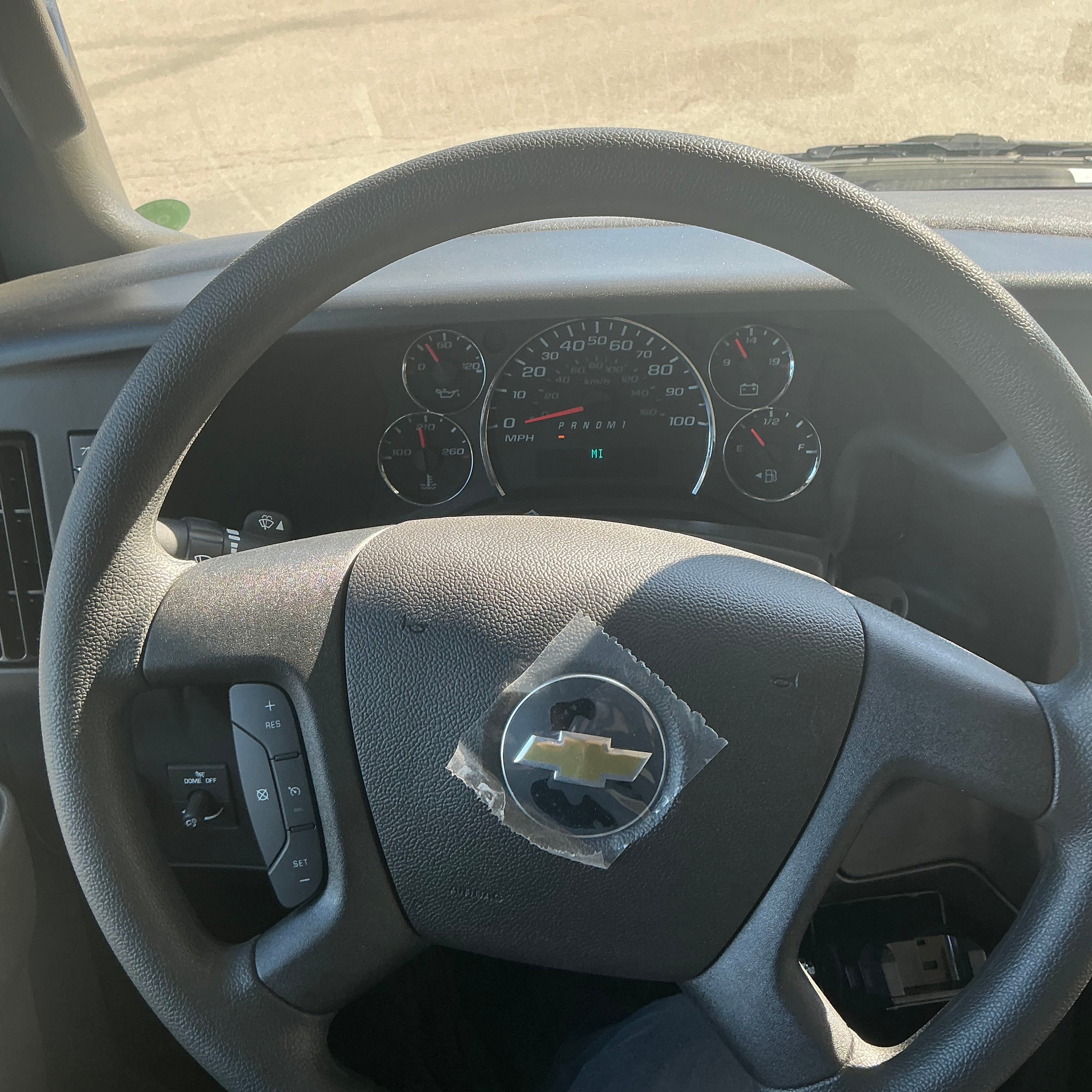 2025 Chevrolet Express Cutaway 3500 1WT