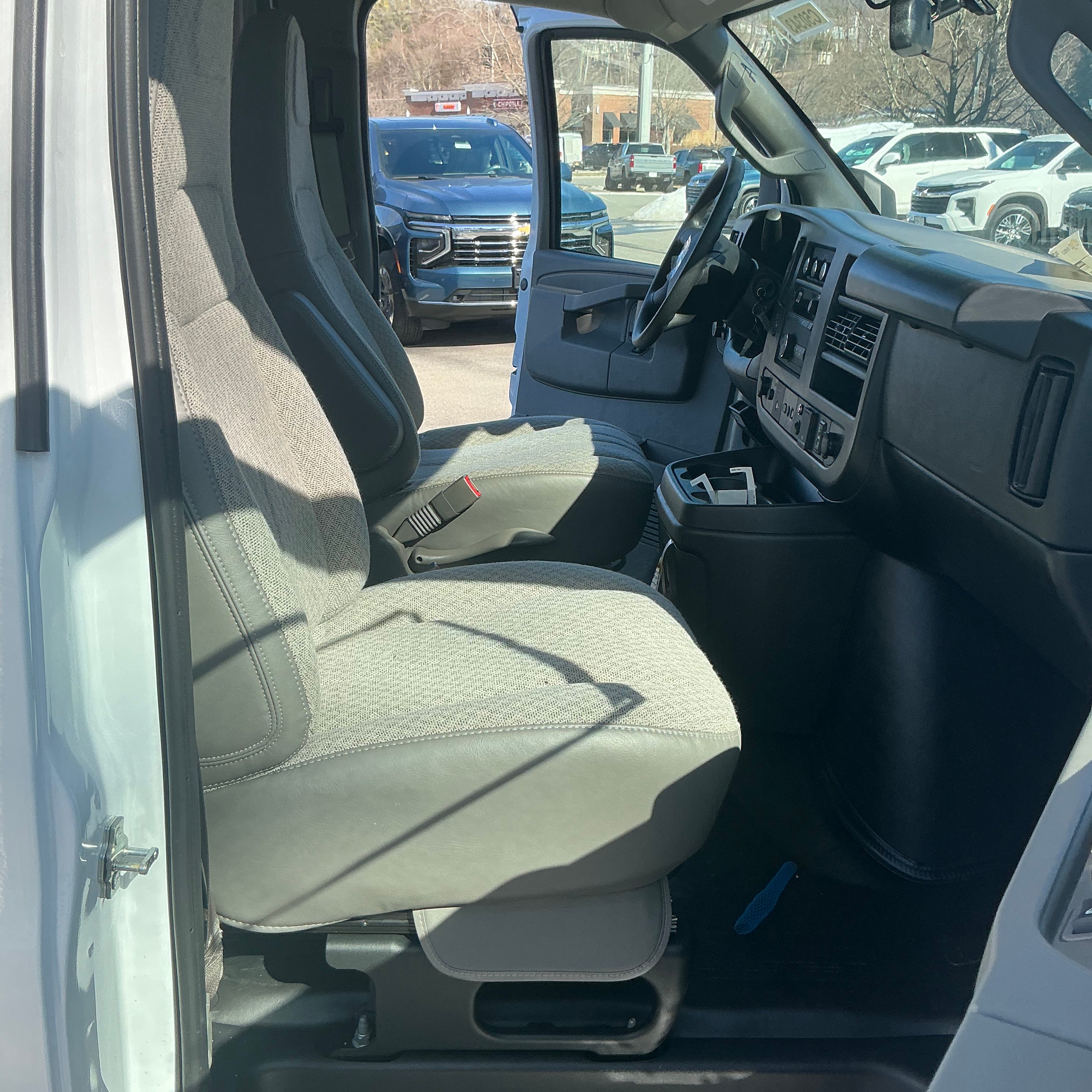 2025 Chevrolet Express Cutaway 3500 1WT