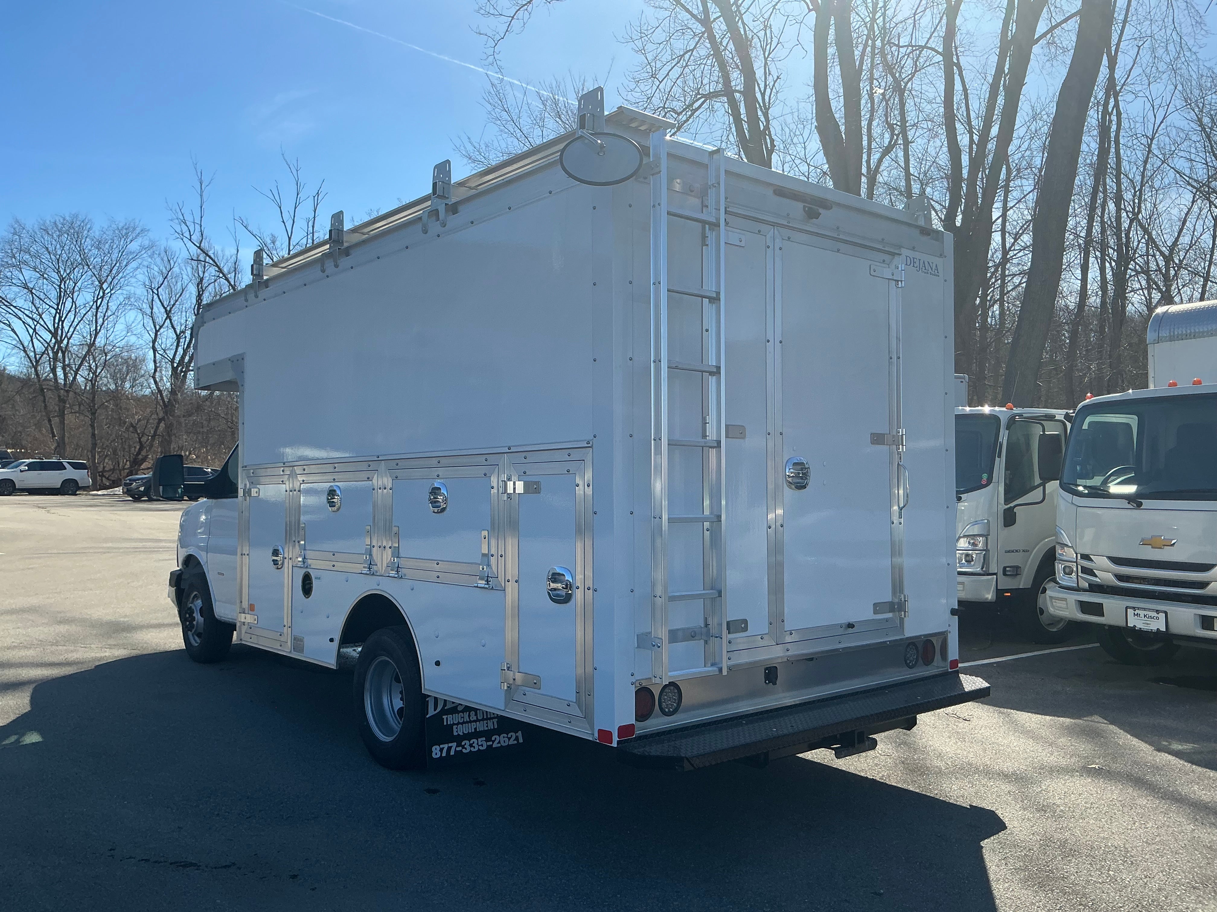 2025 Chevrolet Express Cutaway 3500 1WT