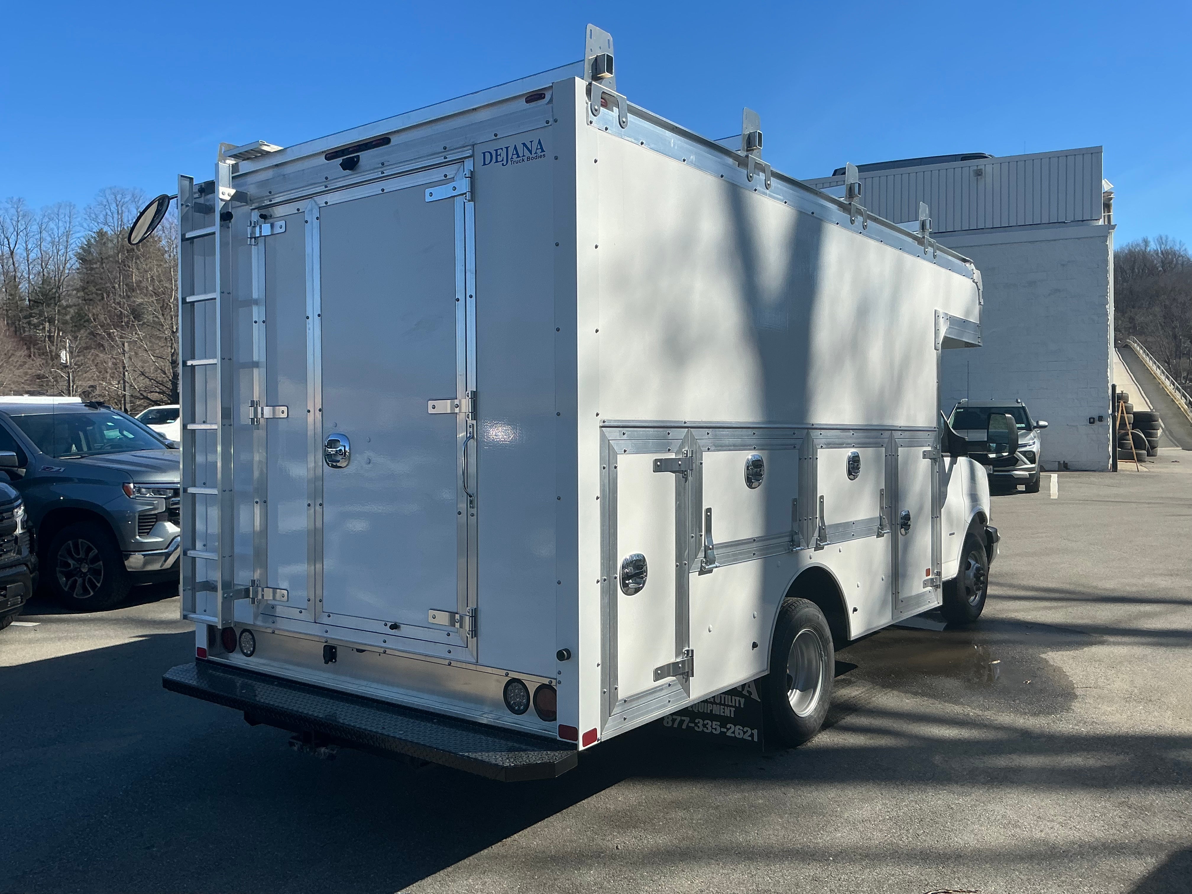 2025 Chevrolet Express Cutaway 3500 1WT