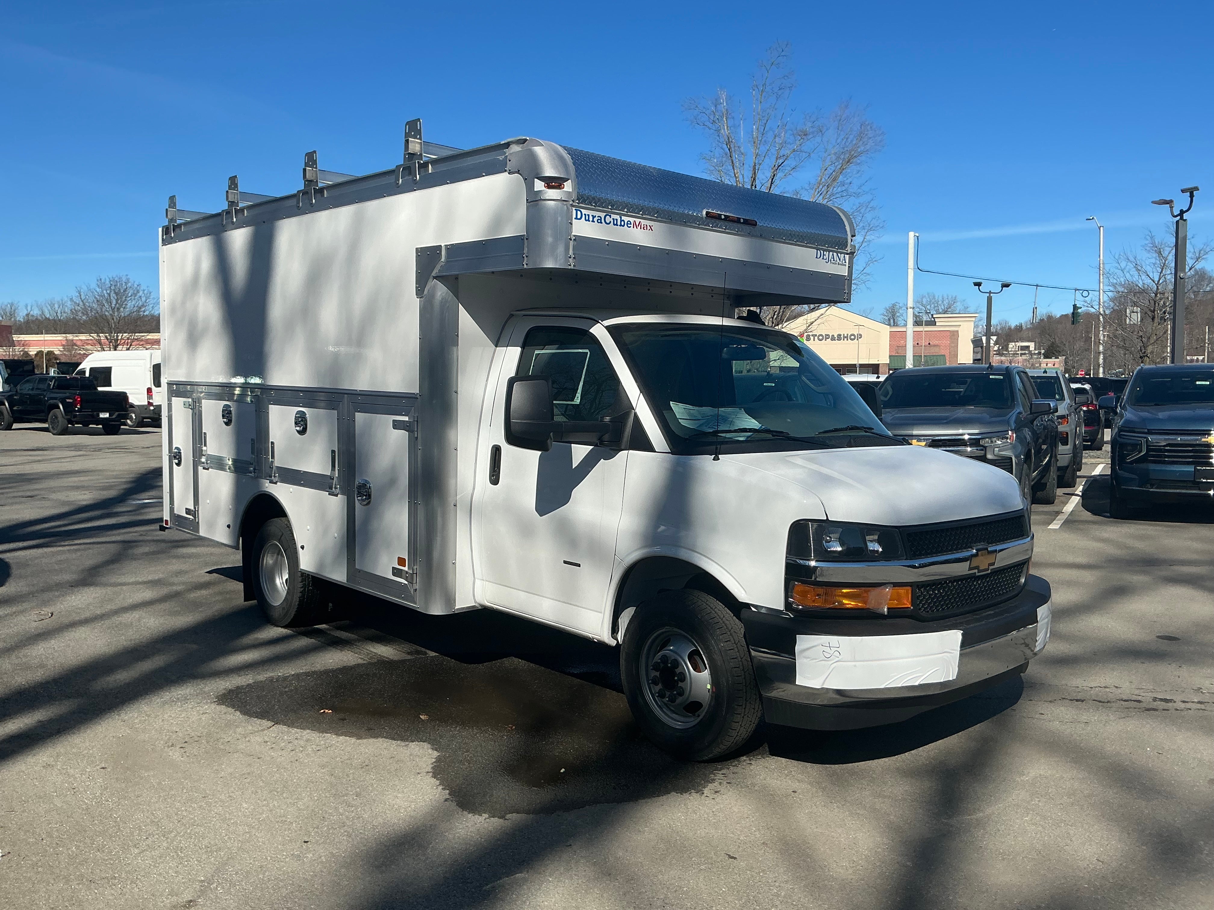 2025 Chevrolet Express Cutaway 3500 1WT