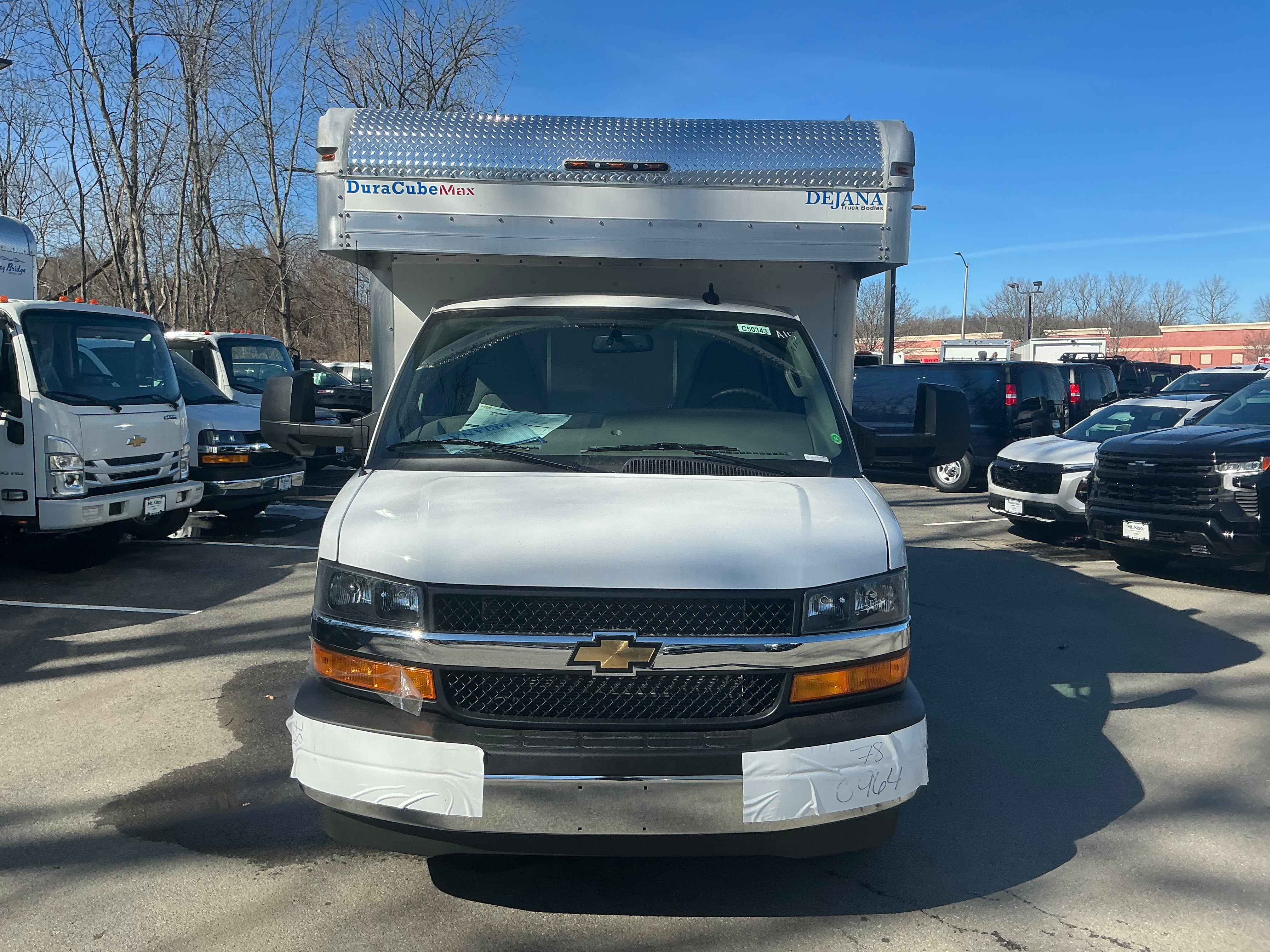 2025 Chevrolet Express Cutaway 3500 1WT